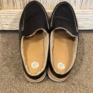 Yellow Box Women’s slip on shoes with fur inside.  Sz 10
